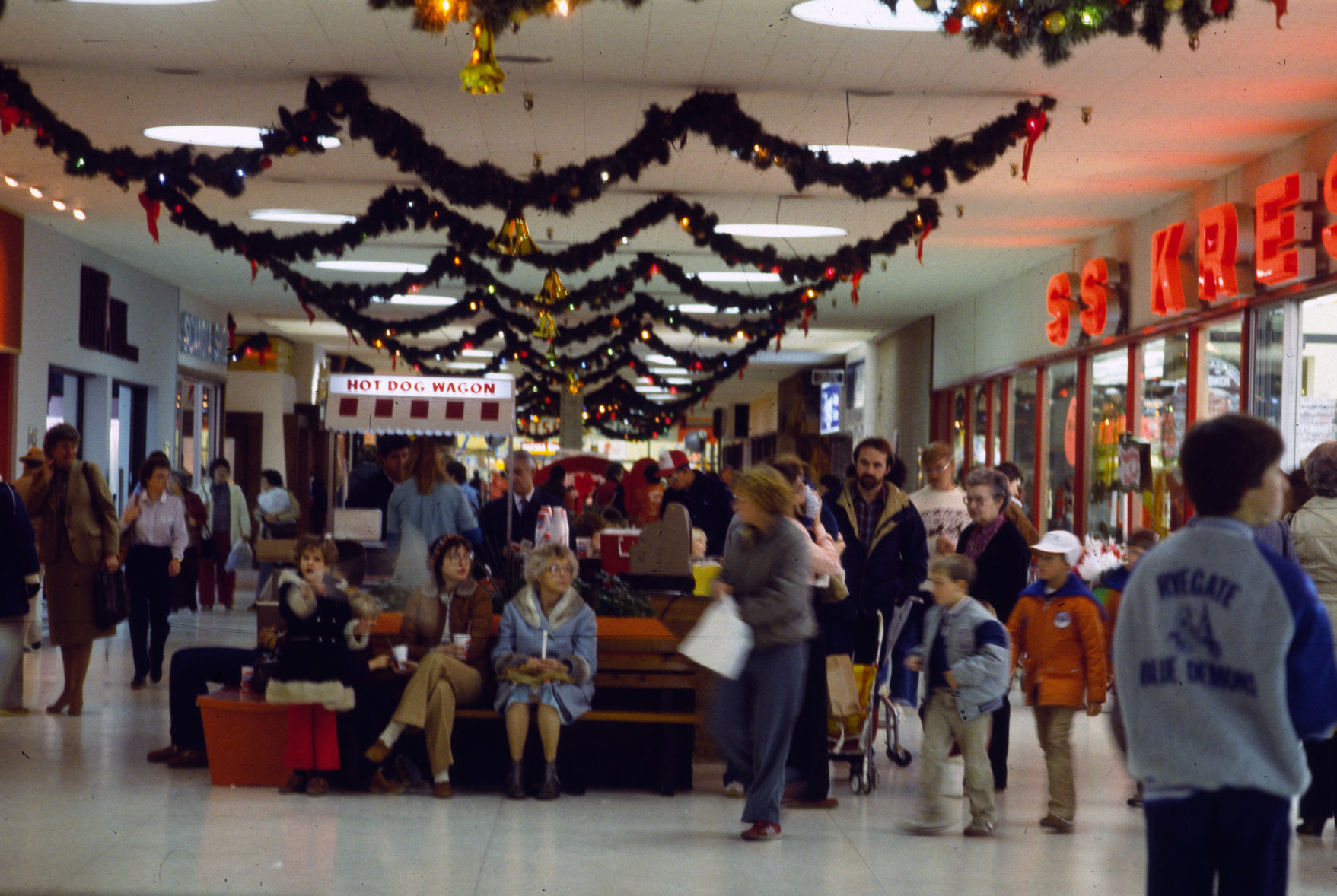 Christmas shoppers at West Park Plaza, 1983